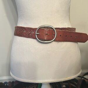 Vtg brown leather rugged stenciled cut out floral design belt with brass buckle